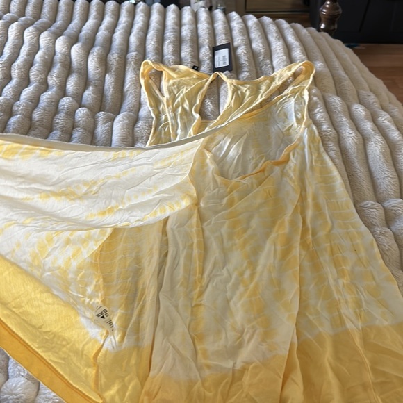 Mono B yellow tiger tie dye athleisuee top size medium - Picture 4 of 5